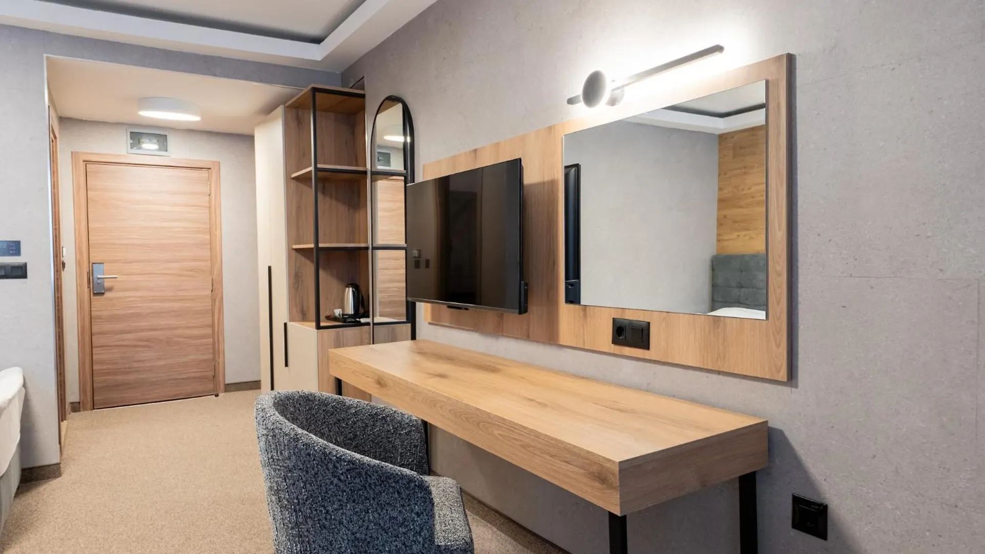 Avenue Hotel Burgas 3*,